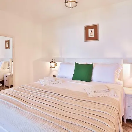 Pier House Otel *