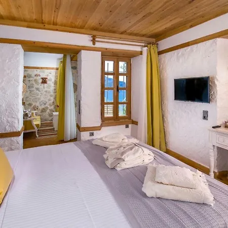 Pier House Otel *