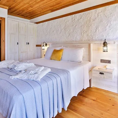 Pier House Otel *