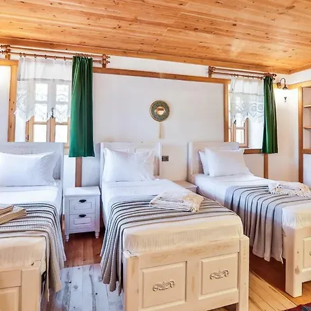 Pier House Otel *
